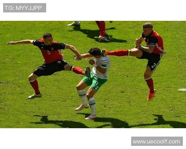 足球场上的搞笑瞬间合集让你捧腹大笑的精彩时刻回顾 足球场上的搞笑瞬间合集让你捧腹大笑的精彩时刻回顾